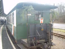 Zugende am Bahnsteig in Oschatz